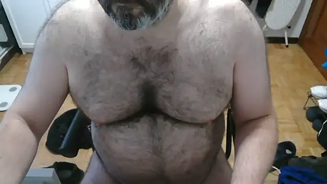 Snapshot of mikeyhotbear chatting on 07.16.26 mikeyhotbear online show from 07.16.26