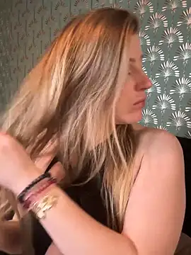 FoxyFrenchy online show from 11.30.25