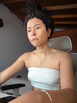 GabriSaenz online show from 11.24.25