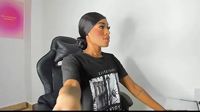 Snapshot of Emattaylor chatting on 02.08.25 Emattaylor online show from 02.08.25