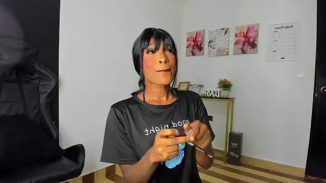 Snapshot of Emattaylor chatting on 10.12.25 Emattaylor online show from 10.12.25