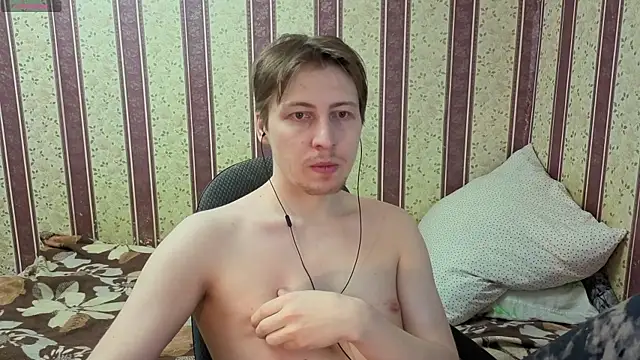 Snapshot of darienlarge chatting on 12.23.25 darienlarge online show from 12.23.25