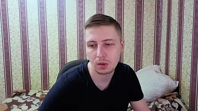 Snapshot of darienlarge chatting on 01.08.26 darienlarge online show from 01.08.26