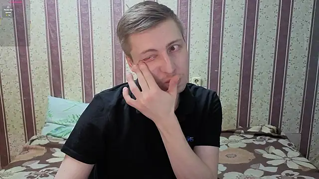 Snapshot of darienlarge chatting on 02.11.26 darienlarge online show from 02.11.26