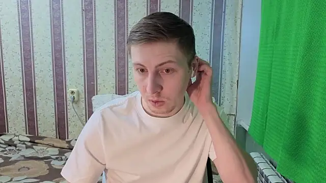 Snapshot of darienlarge chatting on 02.22.26 darienlarge online show from 02.22.26