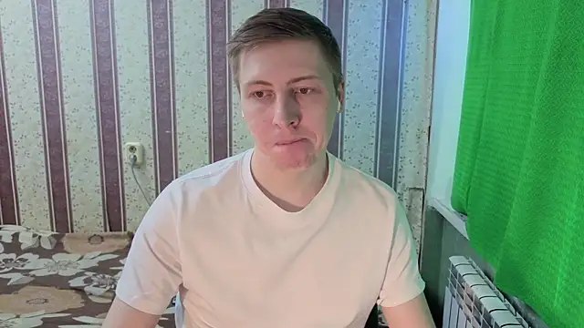 Snapshot of darienlarge chatting on 02.25.26 darienlarge online show from 02.25.26