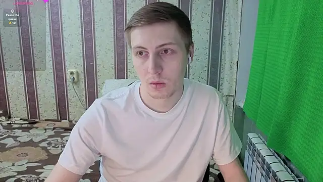 Snapshot of darienlarge chatting on 02.28.26 darienlarge online show from 02.28.26