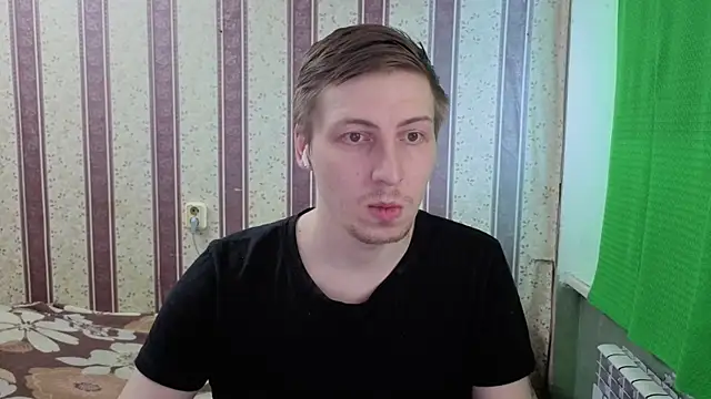 Snapshot of darienlarge chatting on 03.27.26 darienlarge online show from 03.27.26