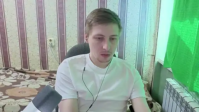 Snapshot of darienlarge chatting on 03.28.26 darienlarge online show from 03.28.26