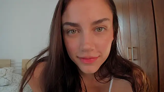 Snapshot of GrettaBenett chatting on 12.09.24 GrettaBenett online show from 12.09.24