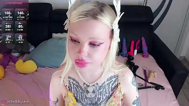 Snapshot of HelenGoat chatting on 12.20.24 HelenGoat online show from 12.20.24