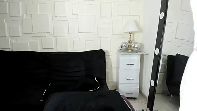 Snapshot of dollpamela chatting on 12.29.24 dollpamela online show from 12.29.24