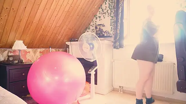 Snapshot of TessaWinter chatting on 09.15.25 TessaWinter online show from 09.15.25