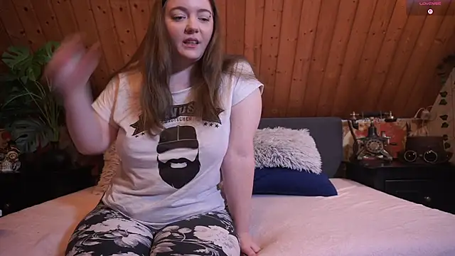 Snapshot of TessaWinter chatting on 10.31.25 TessaWinter online show from 10.31.25