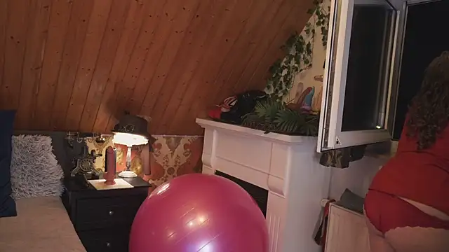 Snapshot of TessaWinter chatting on 01.12.26 TessaWinter online show from 01.12.26