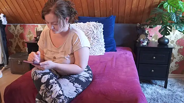 Snapshot of TessaWinter chatting on 04.15.26 TessaWinter online show from 04.15.26