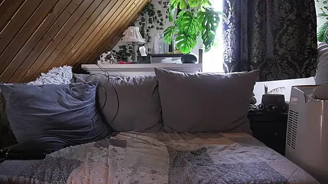 Snapshot of TessaWinter chatting on 07.17.26 TessaWinter online show from 07.17.26