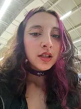 Snapshot of _Laary chatting on 10.18.25  Laary online show from 10.18.25