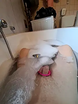 Snapshot of toeloverlive chatting on 10.09.25 toeloverlive online show from 10.09.25