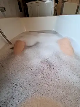 Snapshot of toeloverlive chatting on 10.22.25 toeloverlive online show from 10.22.25