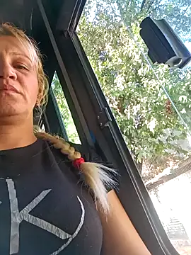 Snapshot of Nicolle_Milf chatting on 01.31.25 Nicolle Milf online show from 01.31.25