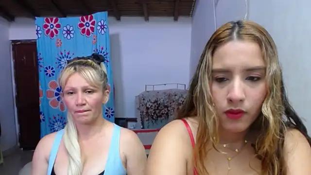 Snapshot of Nicolle_Milf chatting on 10.10.25 Nicolle Milf online show from 10.10.25