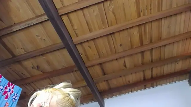 Snapshot of Nicolle_Milf chatting on 12.05.25 Nicolle Milf online show from 12.05.25