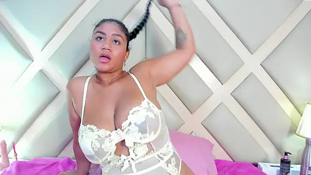 Snapshot of SSCARLETH_ chatting on 03.05.25 SSCARLETH  online show from 03.05.25