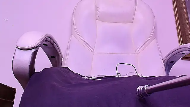 Snapshot of britanyy_ chatting on 02.19.25 britanyy online show from 02.19.25