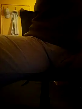 Snapshot of PassiveStute25 chatting on 12.12.24 PassiveStute25 online show from 12.12.24