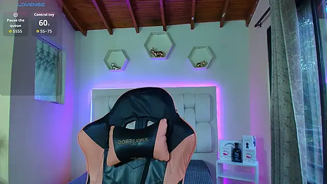 shanakendall online show from 10.10.25