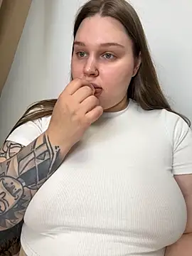 Snapshot of perfect_sweety_girl chatting on 09.21.25 perfect sweety girl online show from 09.21.25