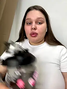 Snapshot of perfect_sweety_girl chatting on 09.26.25 perfect sweety girl online show from 09.26.25