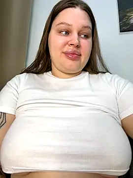 Snapshot of perfect_sweety_girl chatting on 11.06.25 perfect sweety girl online show from 11.06.25