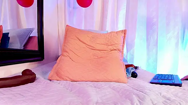 Snapshot of danna_berlin_ chatting on 02.14.25 danna berlin online show from 02.14.25