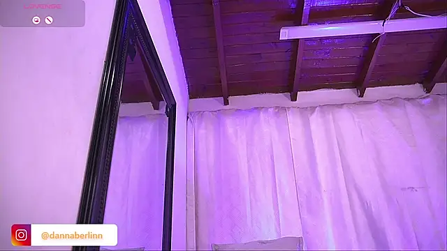 Snapshot of danna_berlin_ chatting on 09.11.25 danna berlin online show from 09.11.25