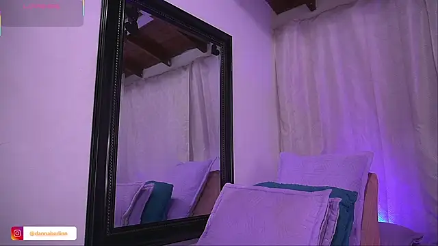 Snapshot of danna_berlin_ chatting on 10.02.25 danna berlin online show from 10.02.25