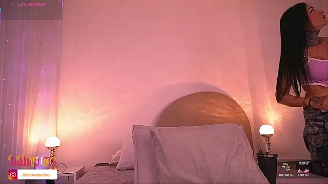 Snapshot of danna_berlin_ chatting on 11.22.25 danna berlin online show from 11.22.25