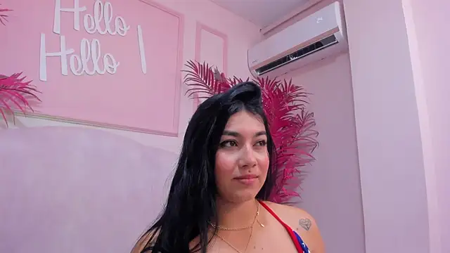 Snapshot of Natasharuso chatting on 02.19.25 Natasharuso online show from 02.19.25