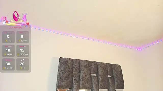 Snapshot of Natasharuso chatting on 09.25.25 Natasharuso online show from 09.25.25