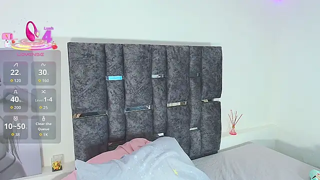 Snapshot of Natasharuso chatting on 10.10.25 Natasharuso online show from 10.10.25