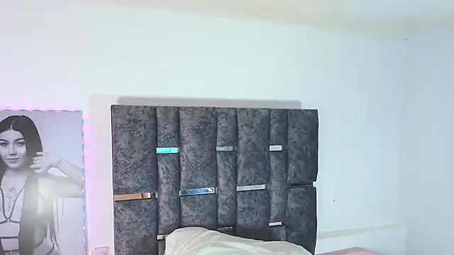 Snapshot of Natasharuso chatting on 10.21.25 Natasharuso online show from 10.21.25