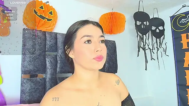 Snapshot of Natasharuso chatting on 10.25.25 Natasharuso online show from 10.25.25