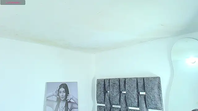 Snapshot of Natasharuso chatting on 11.24.25 Natasharuso online show from 11.24.25