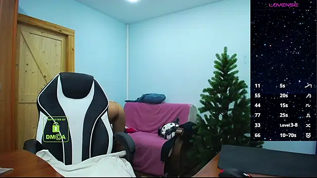 Snapshot of diamondjune chatting on 12.16.24 diamondjune online show from 12.16.24