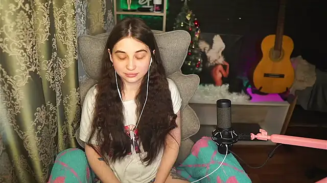 Snapshot of delicatedBailey chatting on 04.28.26 delicatedBailey online show from 04.28.26