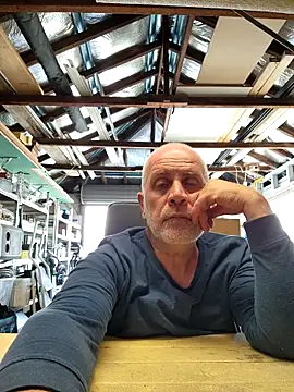 Snapshot of guywifi chatting on 09.20.25 guywifi online show from 09.20.25