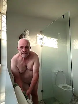 Snapshot of guywifi chatting on 12.20.25 guywifi online show from 12.20.25