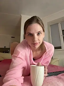 Snapshot of LeyaJohnson chatting on 11.25.25 LeyaJohnson online show from 11.25.25