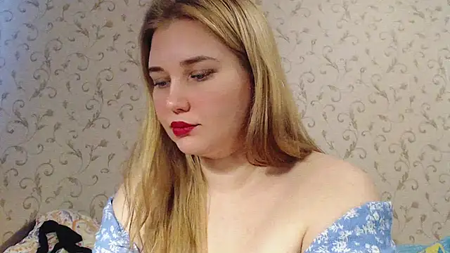 Snapshot of mmmPinUpGirl chatting on 02.03.25 mmmPinUpGirl online show from 02.03.25